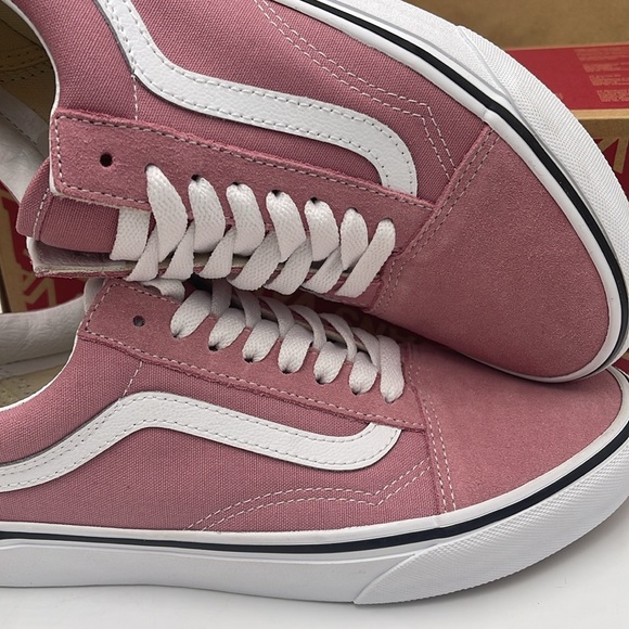 Vans WMNS Pink and White Sneakers Old Skool
Color Theory Foxglove
VN000CT8C3S - Picture 14 of 16